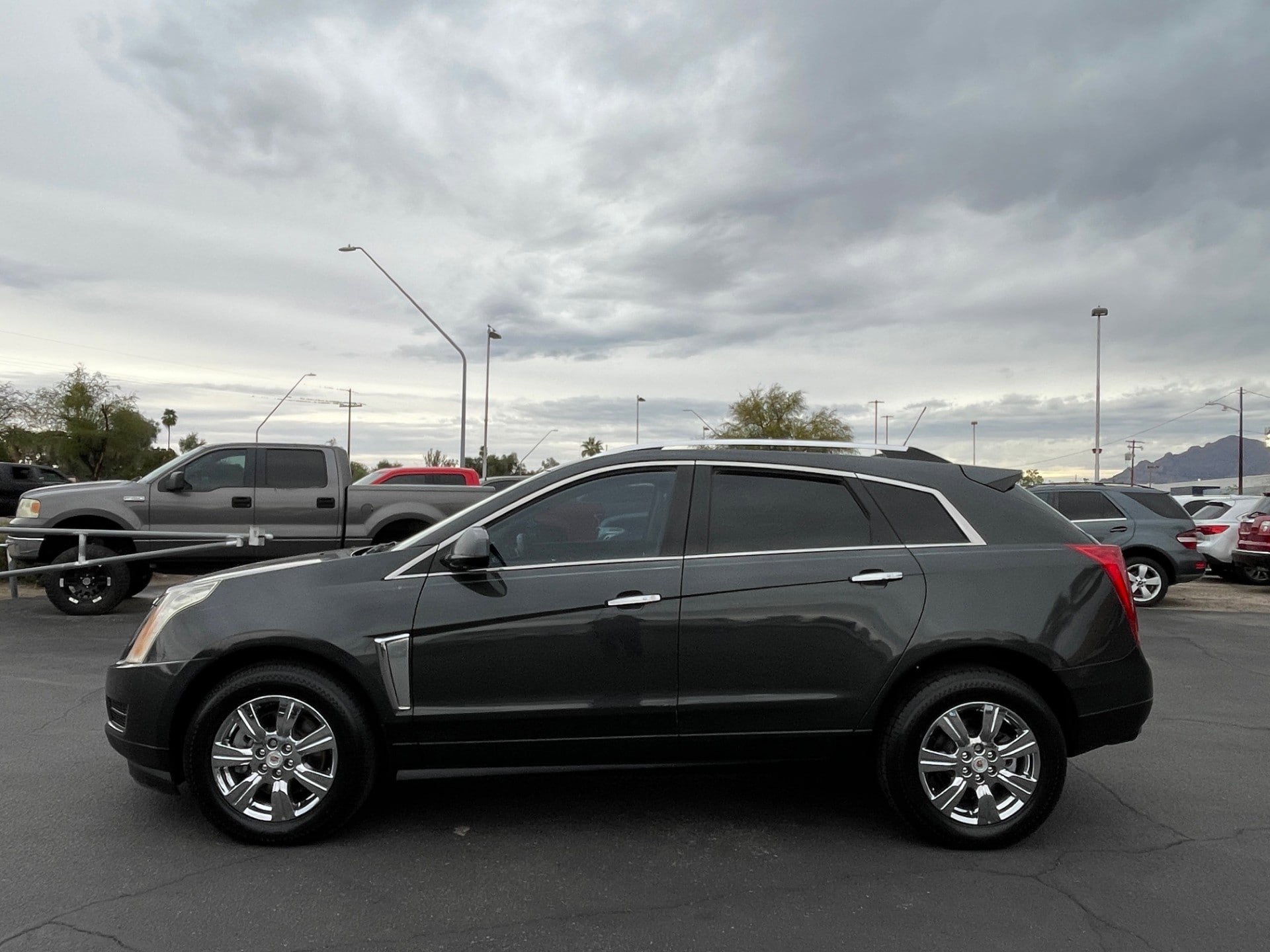 Used 2016 Cadillac SRX Luxury image 2