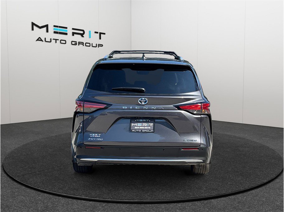 Used 2025 Toyota Sienna Platinum AWD/4WD image 8
