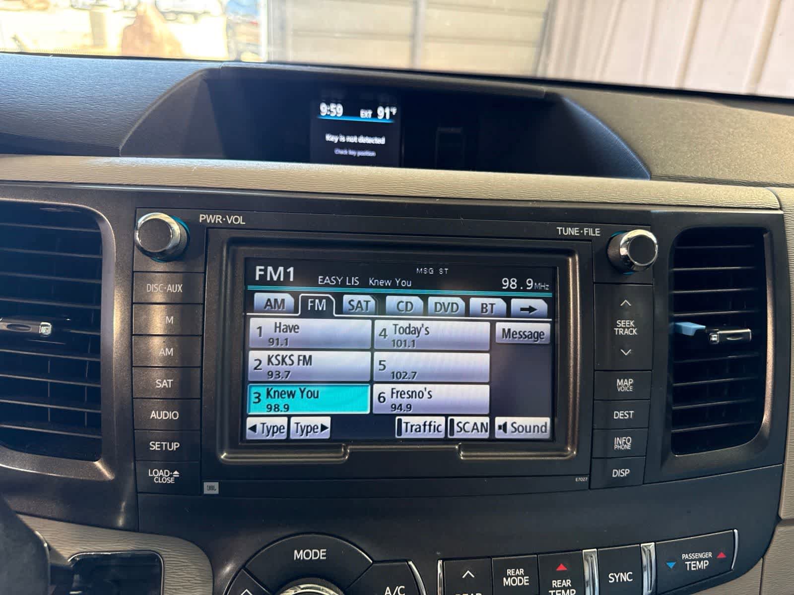 Used 2014 Toyota Sienna XLE w/ XLE Premium Package FWD image 24