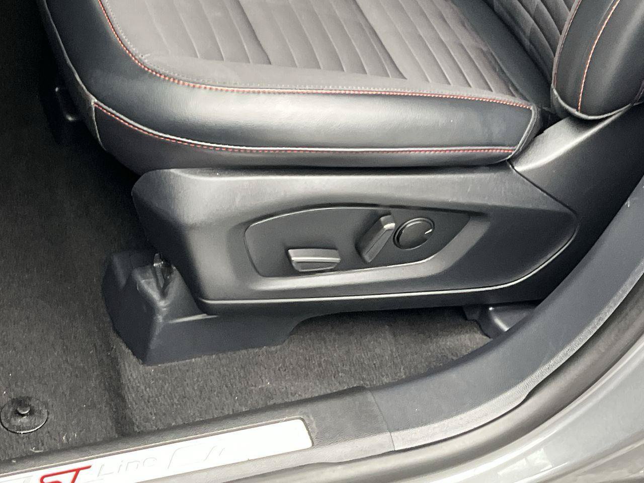 Certified 2025 Ford Explorer ST-Line AWD/4WD image 10