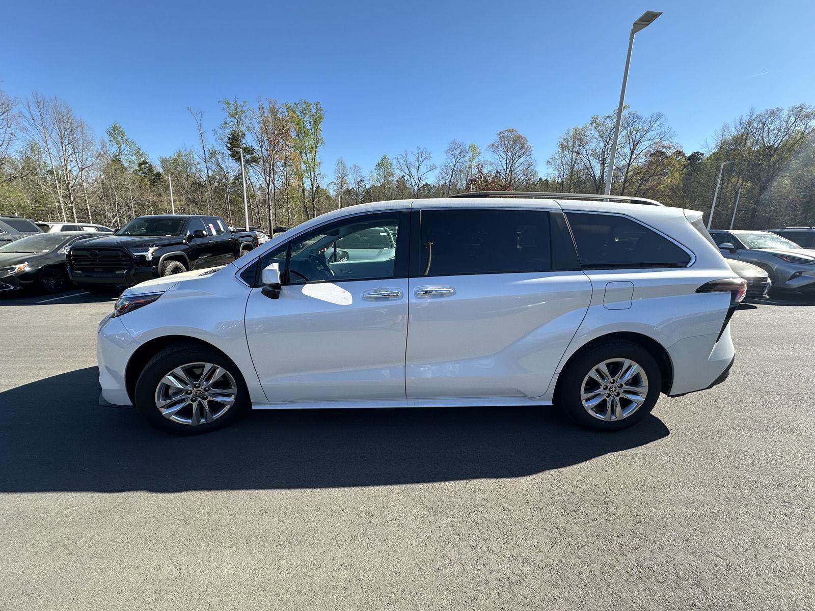 Used 2025 Toyota RAV4 XSE w/ Weather Package AWD/4WD image 94