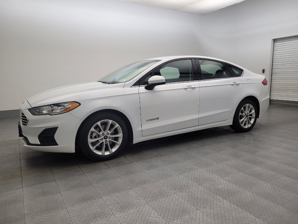 Used 2019 Ford Fusion SE image 2