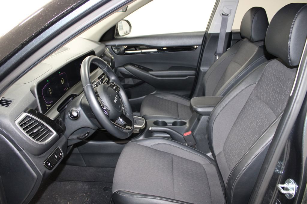 Used 2025 Kia Seltos S image 14