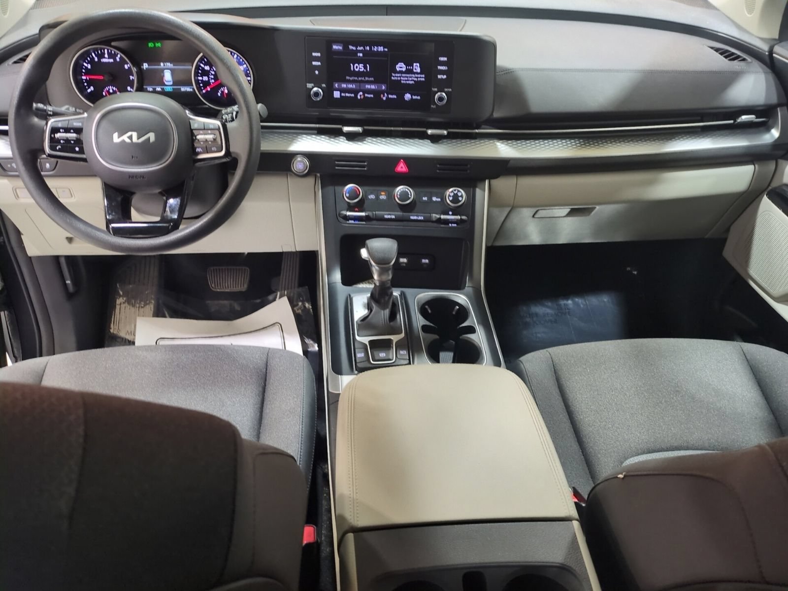 Certified 2024 Kia Carnival LX FWD image 15