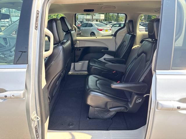 Used 2024 Chrysler Pacifica Touring-L FWD image 14