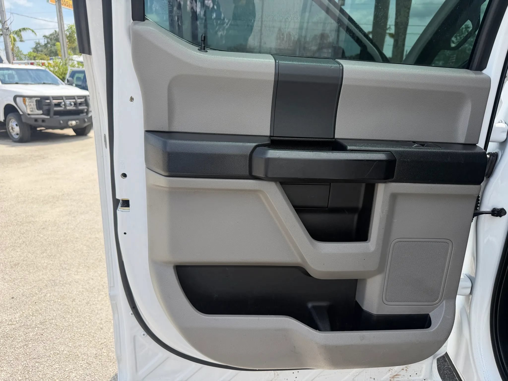 Used 2017 Ford F550 4x4 Crew Cab Super Duty image 13