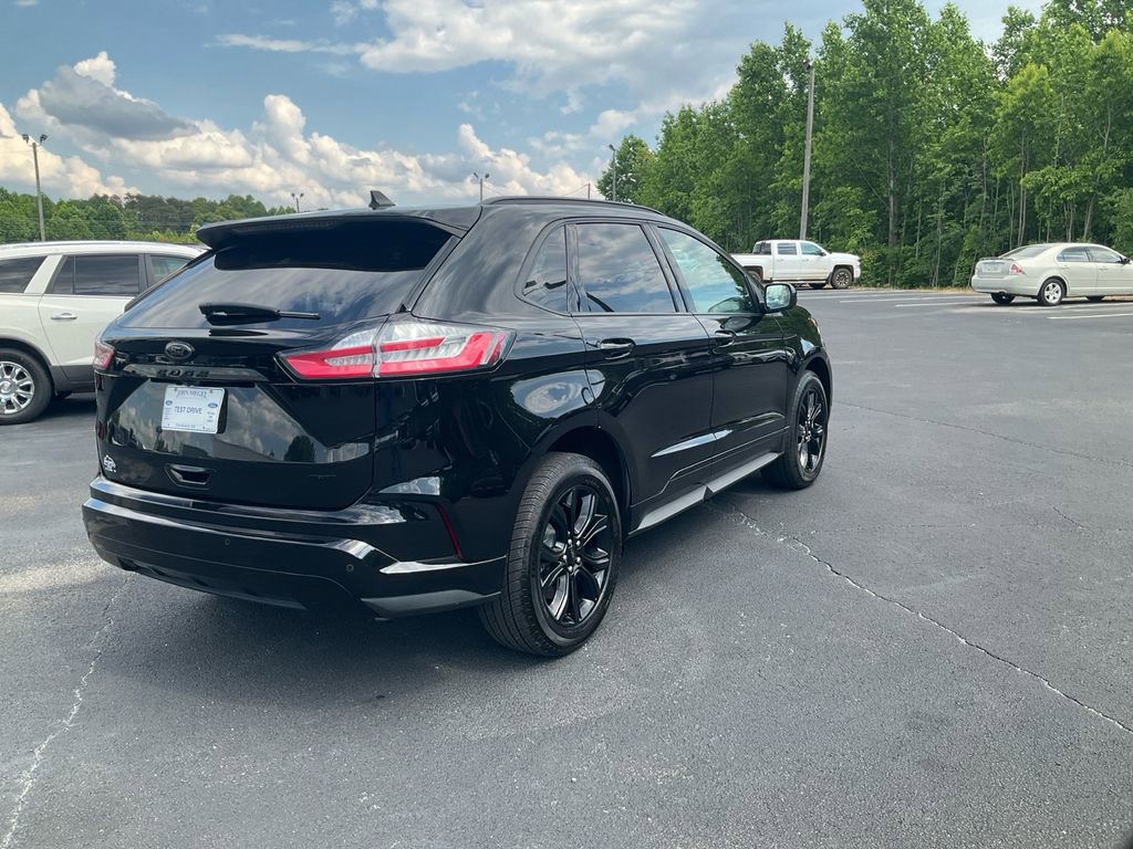Certified 2022 Ford Edge SE w/ Black Appearance Package AWD/4WD image 5