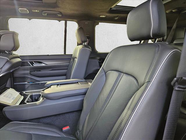 Used 2025 Jeep Grand Wagoneer L Series II Obsidian w/ Quick Order Packagew 28T image 23
