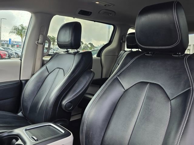 Used 2024 Chrysler Pacifica Touring-L image 17