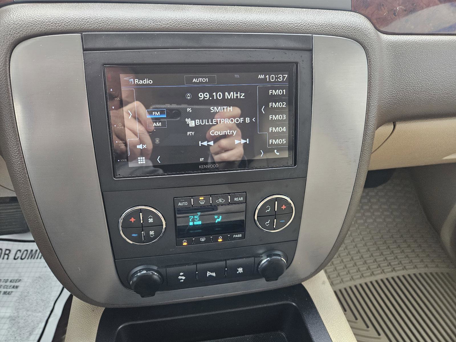 Used 2011 GMC Yukon SLT w/ SLT-2 Equipment Package image 12