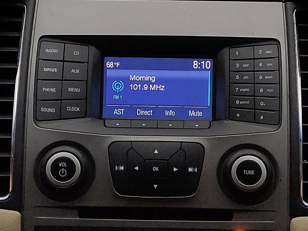 Used 2015 Ford Taurus SE FWD image 25