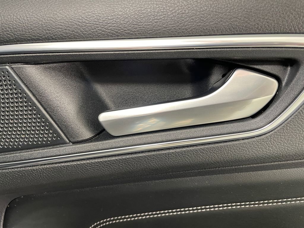 Used 2020 Ford Edge Titanium image 62