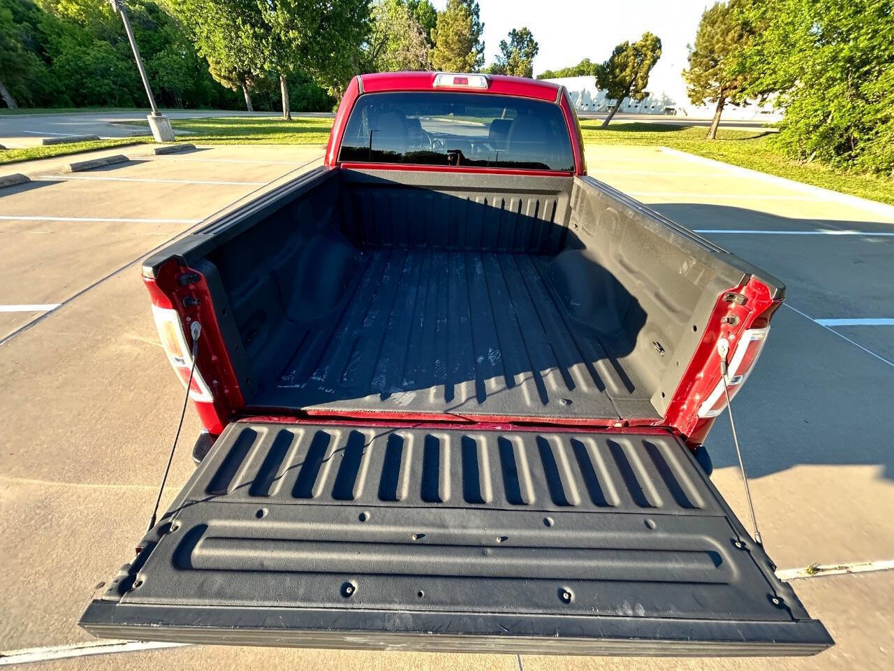 Used 2013 Ford F150 XLT w/ XLT Chrome Pkg image 10