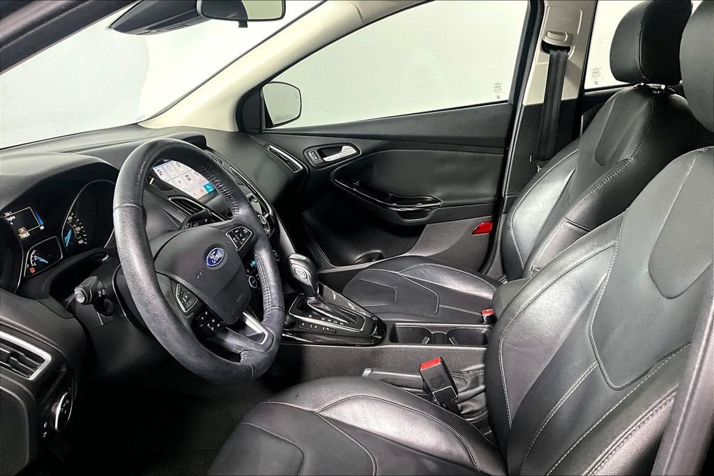 Used 2018 Ford Focus Titanium w/ Titanium Technology Package FWD image 13