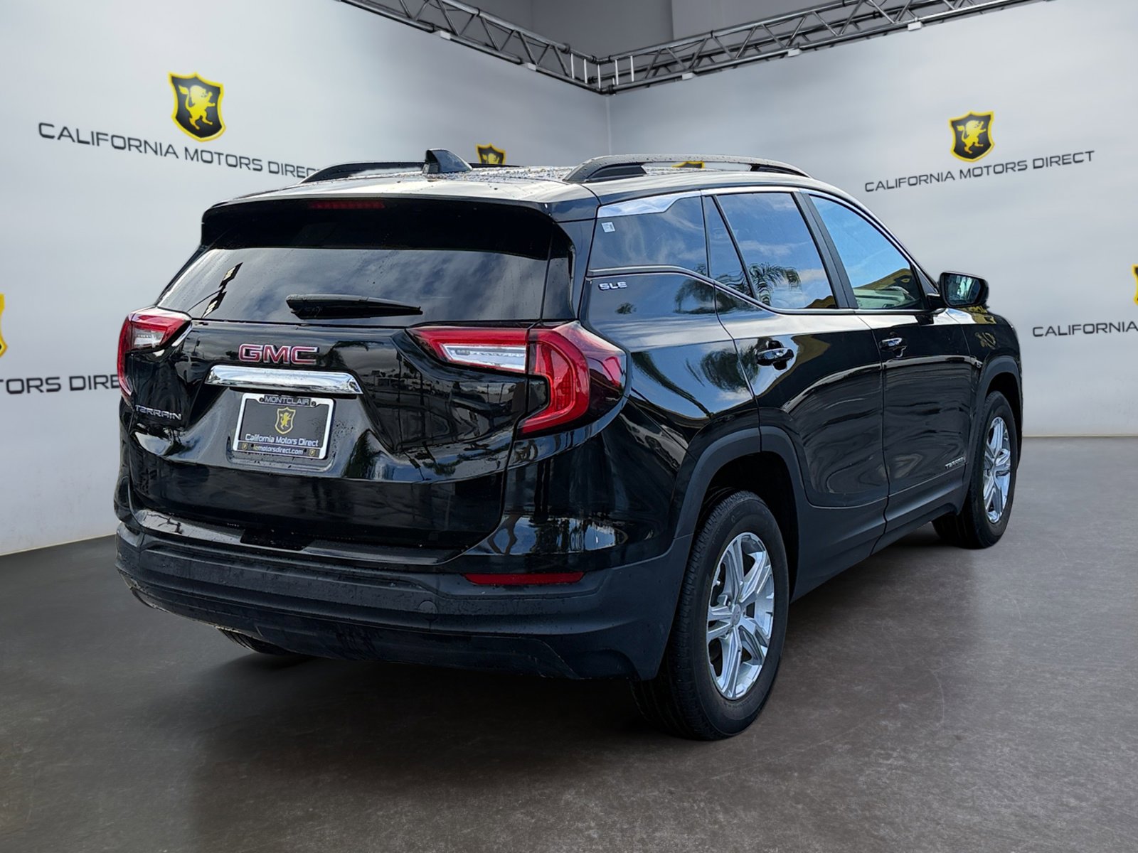 Used 2022 GMC Terrain SLE w/ Driver Convenience Package image 5
