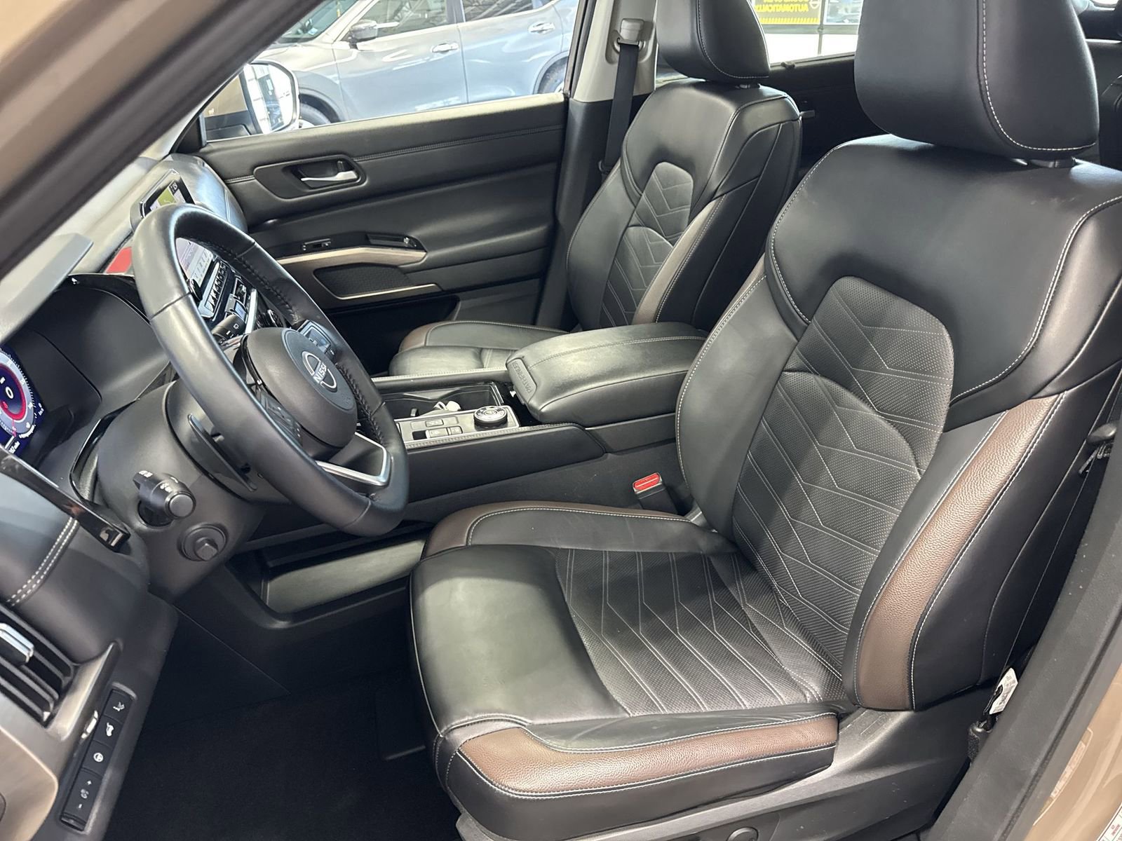 Certified 2024 Nissan Pathfinder Platinum image 28