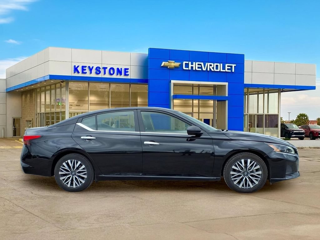 Used 2025 Nissan Altima 2.5 SV FWD image 8