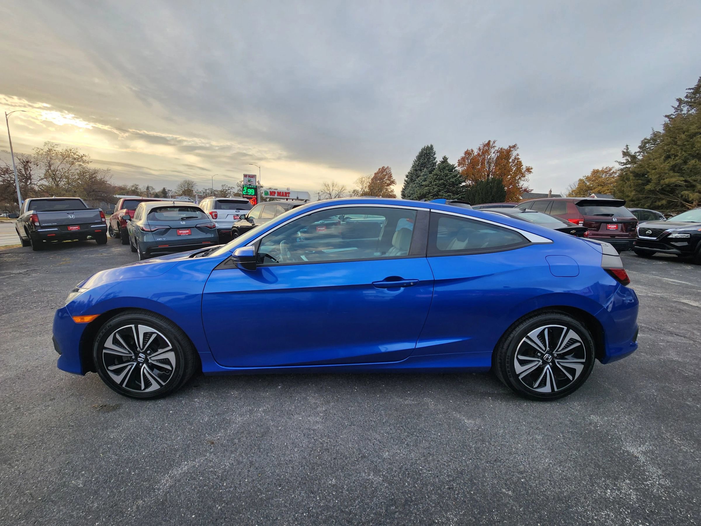 Used 2017 Honda Civic EX-T image 4