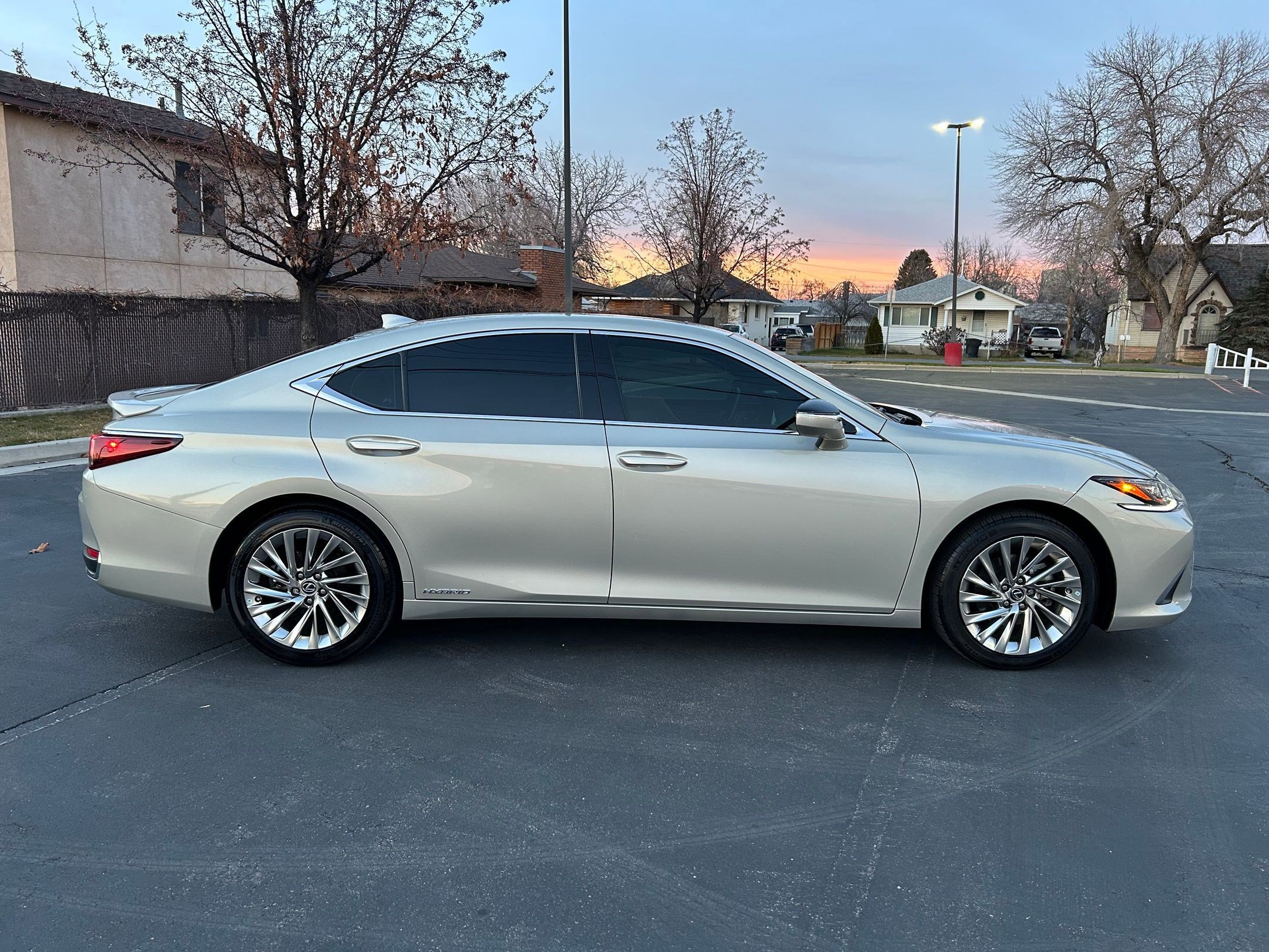 Used 2021 Lexus ES 300h Ultra Luxury image 6