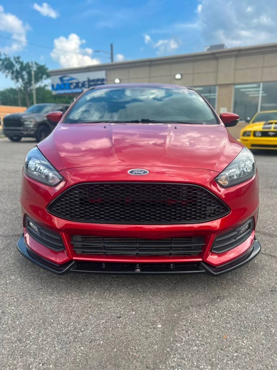 Used 2018 Ford Focus ST FWD image 2