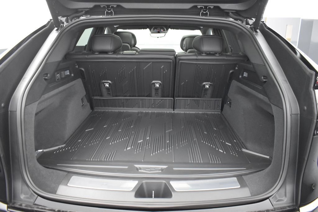 New 2026 Cadillac Lyriq Signature Sport w/ LPO, Floor Liner Package AWD/4WD image 29