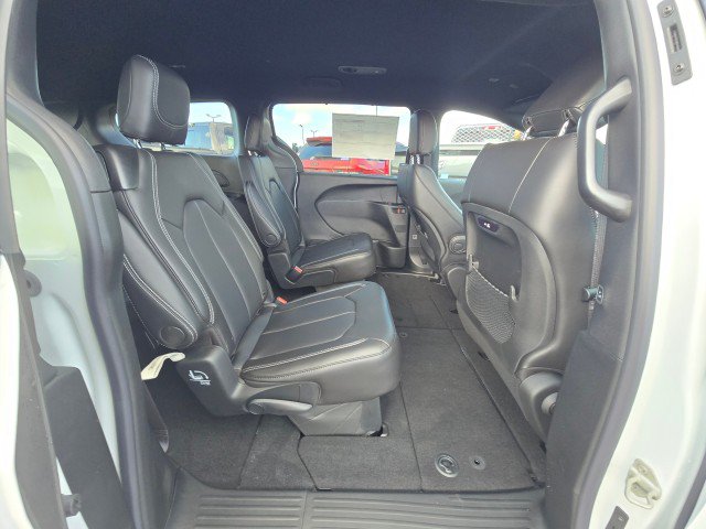 New 2026 Chrysler Pacifica Select w/ S Appearance Package FWD image 14