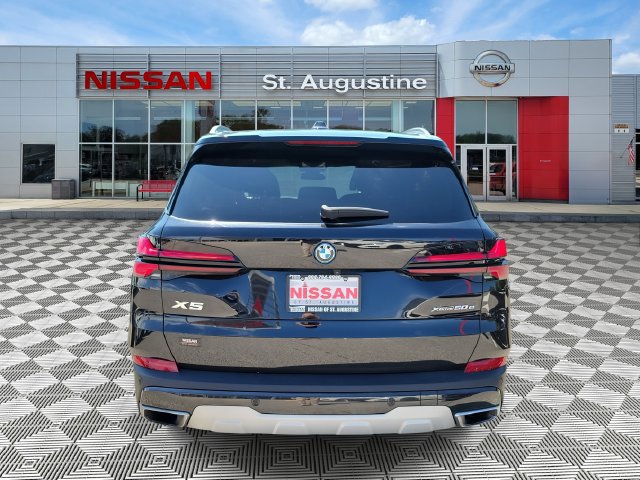 Used 2025 BMW X5 xDrive50e AWD/4WD image 3