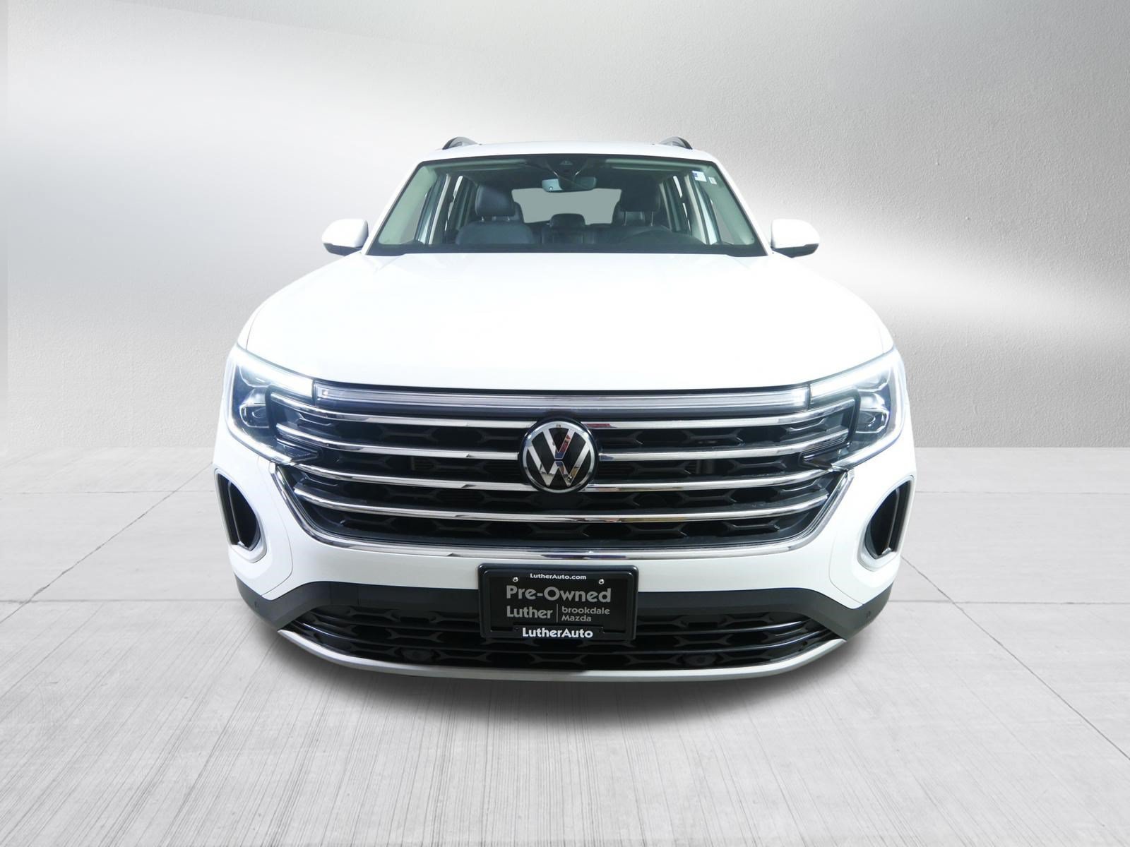 Used 2025 Volkswagen Atlas SE AWD/4WD image 2