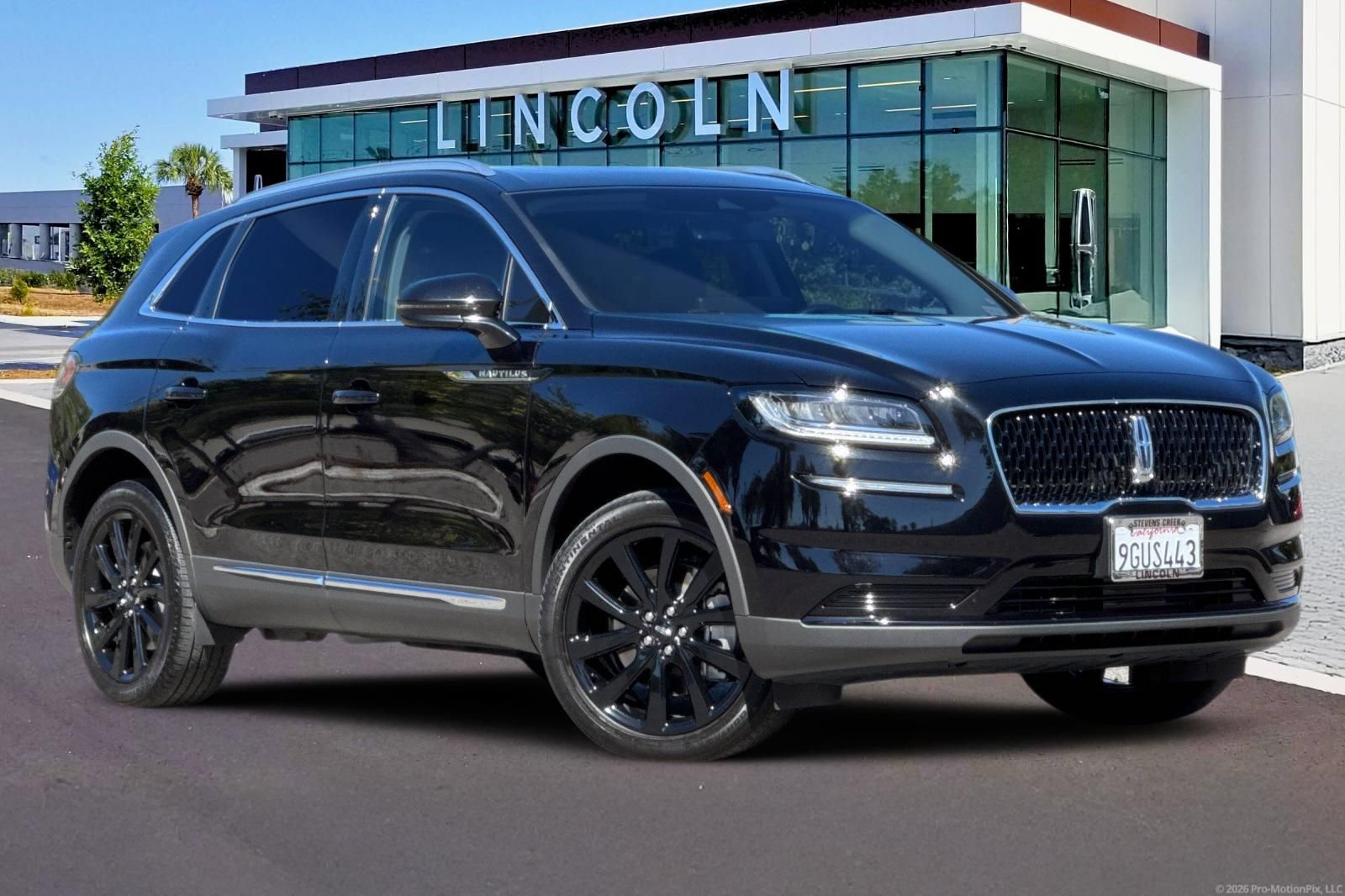 Certified 2023 Lincoln Nautilus Reserve w/ Monochromatic Package AWD/4WD image 2