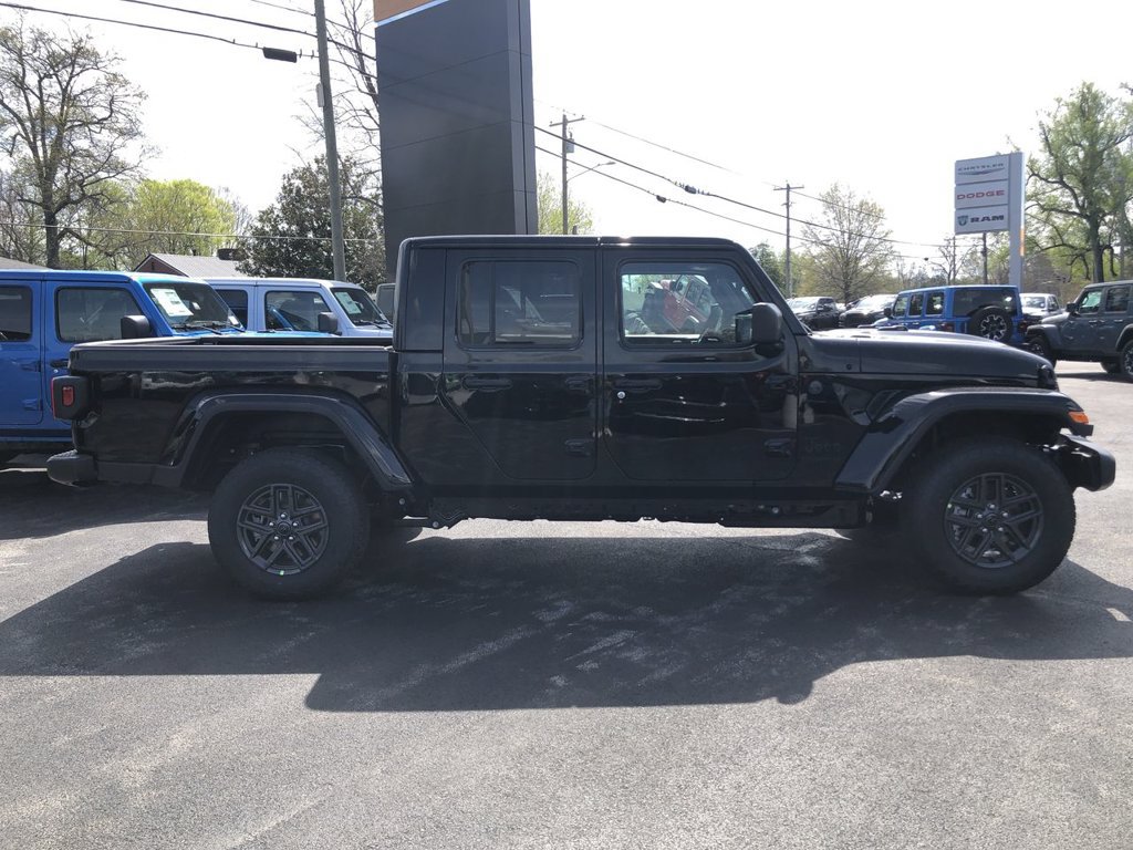 New 2026 Jeep Gladiator Sport AWD/4WD image 6