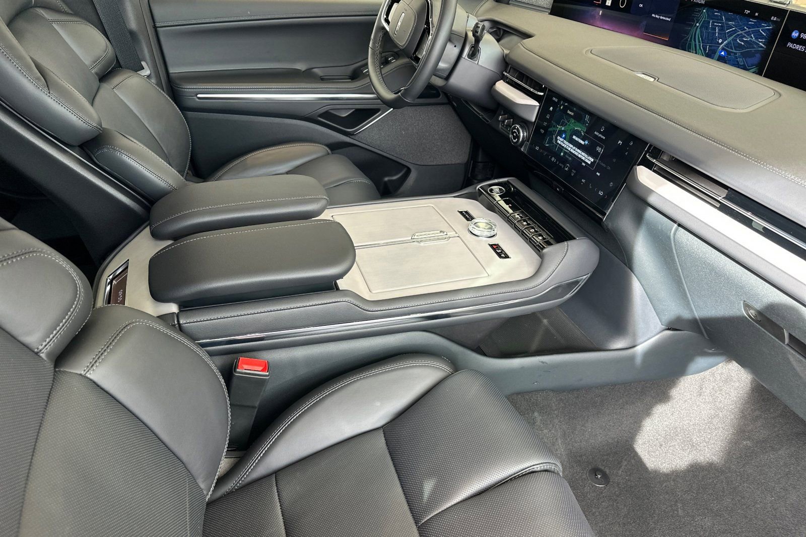 New 2026 Lincoln Navigator Reserve w/ Jet Appearance Package image 16