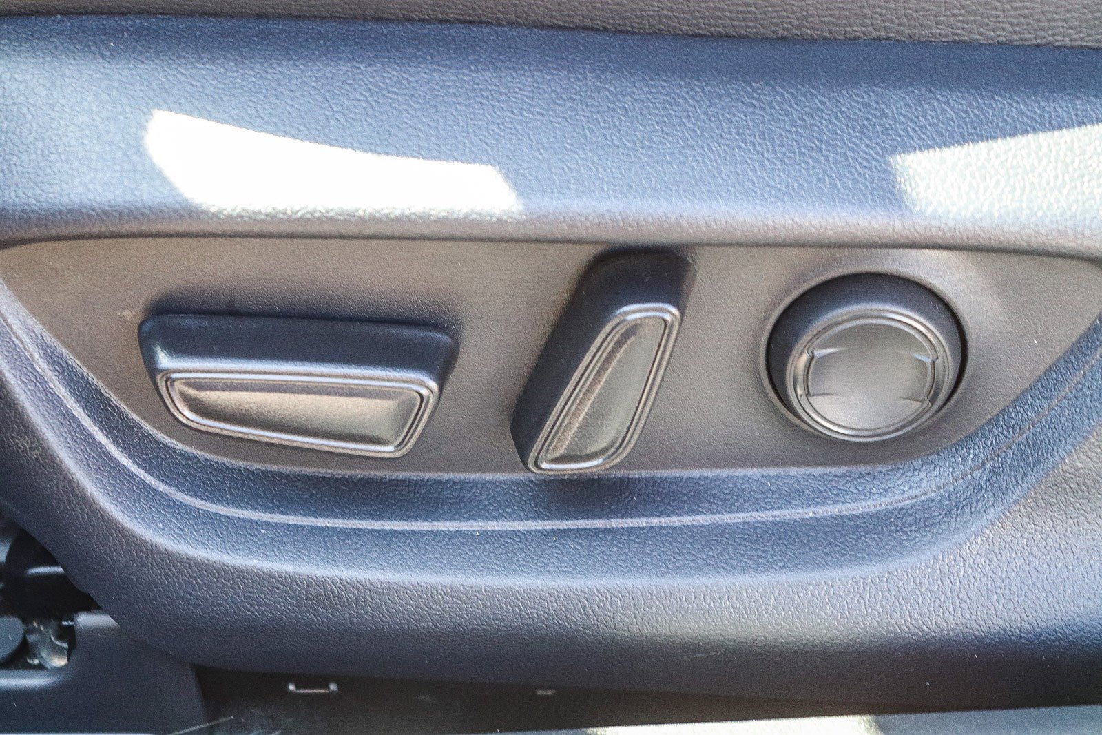 Used 2026 Toyota Camry Hybrid w/ Multimedia Upgrade Package image 27