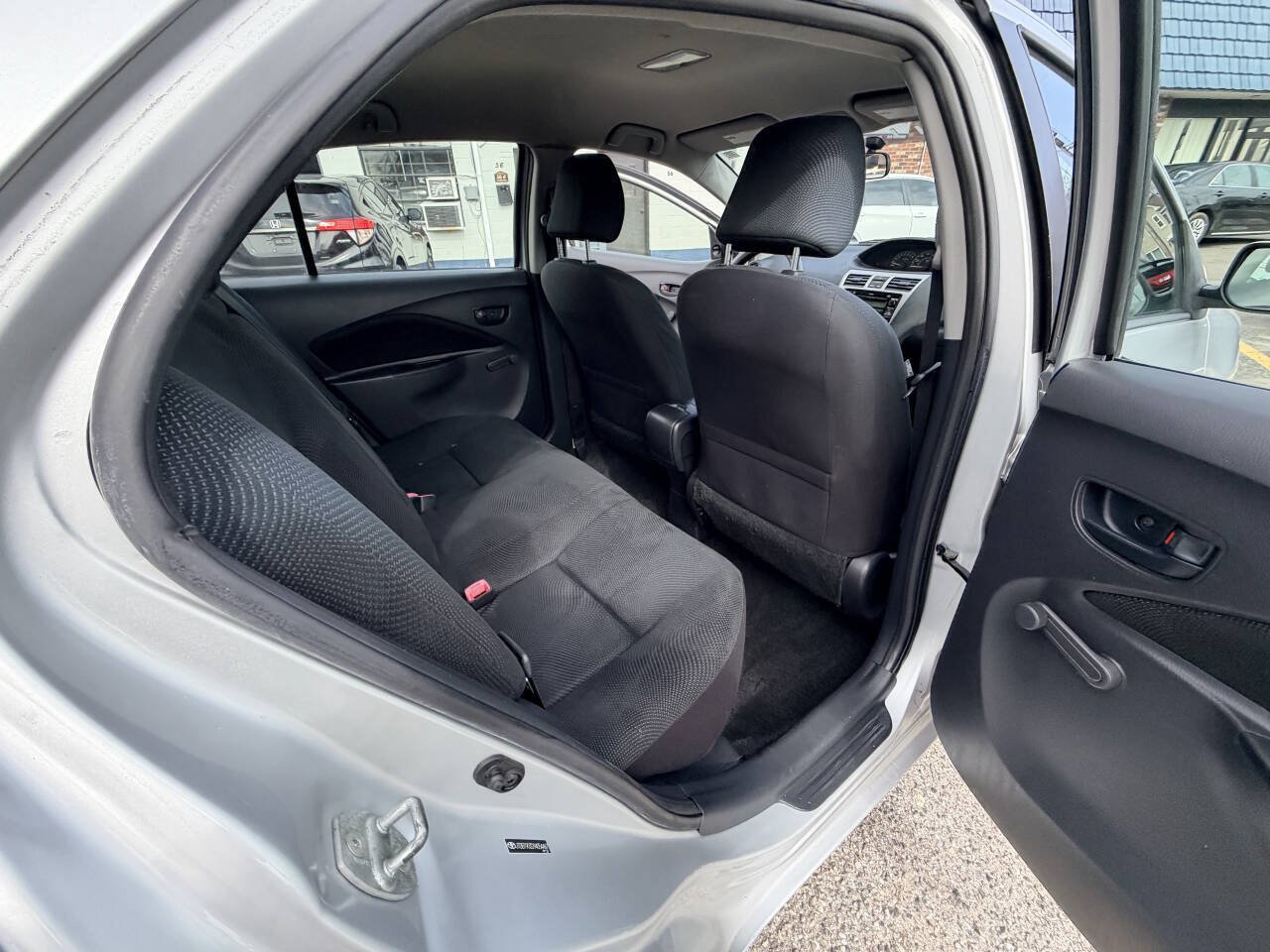 Used 2009 Toyota Yaris Sedan w/ Convenience Pkg FWD image 32