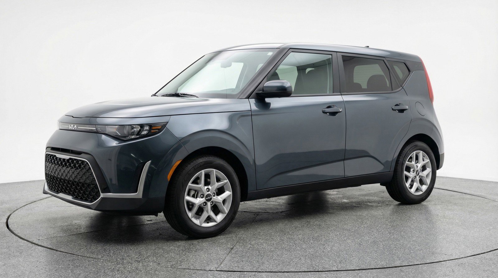 Used 2025 Kia Soul LX w/ LX Technology Package FWD image 3