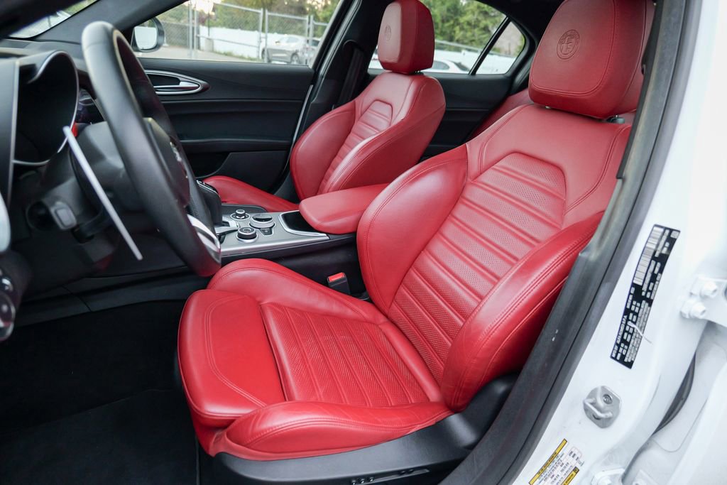 Used 2023 Alfa Romeo Giulia Veloce AWD/4WD image 23