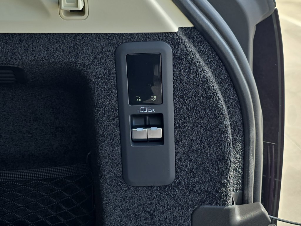New 2026 Land Rover Range Rover SE AWD/4WD image 14