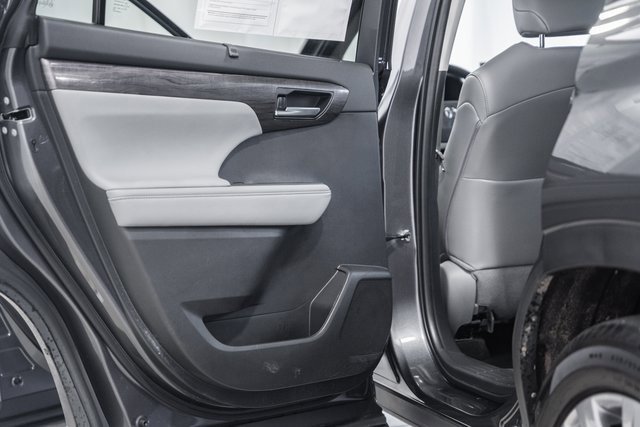 Used 2024 Toyota Highlander Platinum image 40