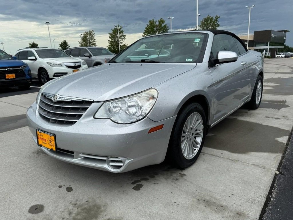 Used 2010 Chrysler Sebring Touring FWD image 7
