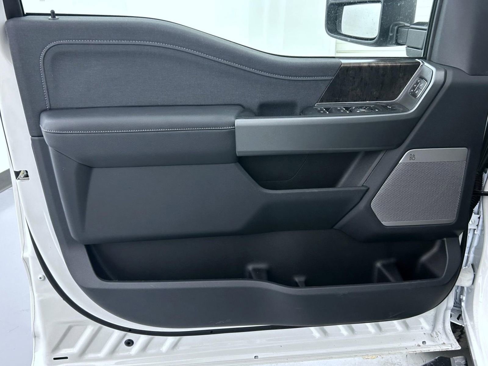 New 2026 Ford F250 Lariat w/ Black Appearance Package image 9