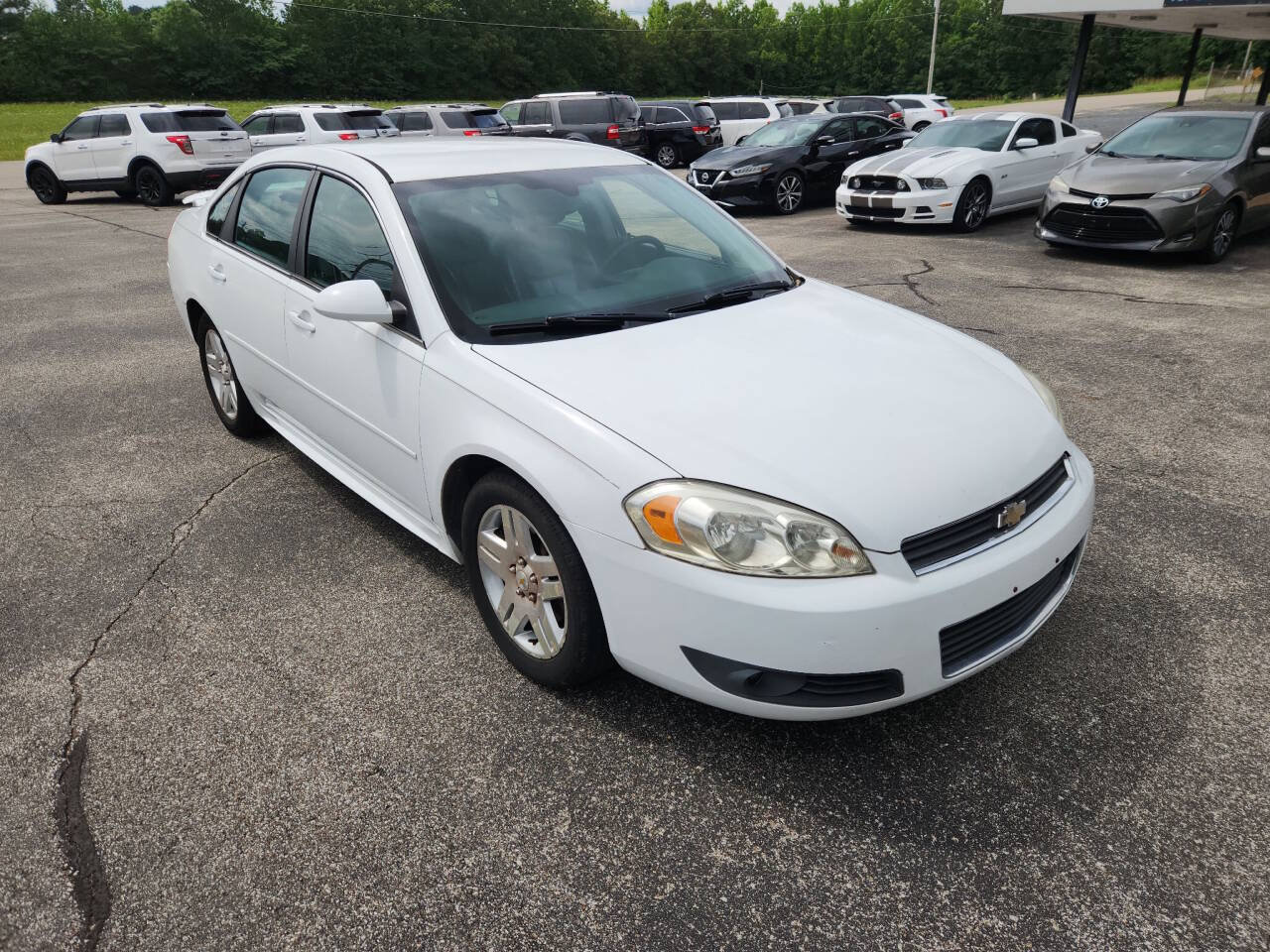 Used 2011 Chevrolet Impala LT w/ Luxury Edition Package FWD image 2