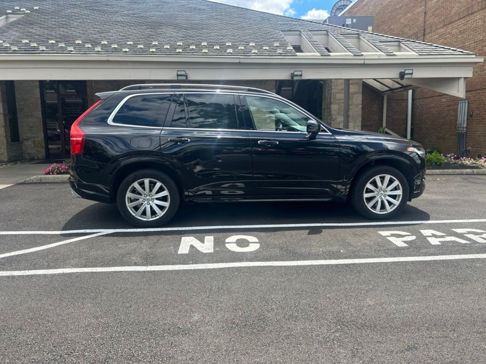 Used 2016 Volvo XC90 T6 Momentum w/ Momentum Plus Package AWD/4WD image 15