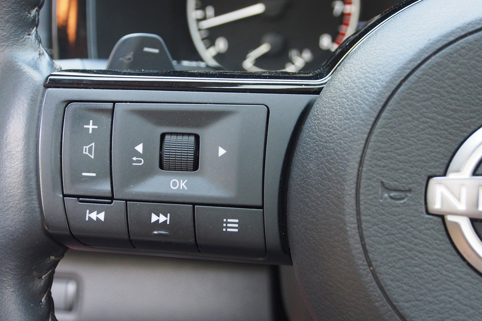 Used 2024 Nissan Pathfinder SL w/ SL Premium Package image 24