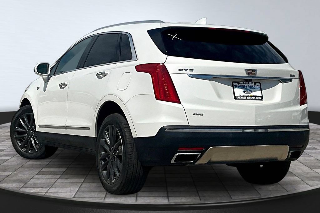 Used 2017 Cadillac XT5 Platinum AWD/4WD image 4