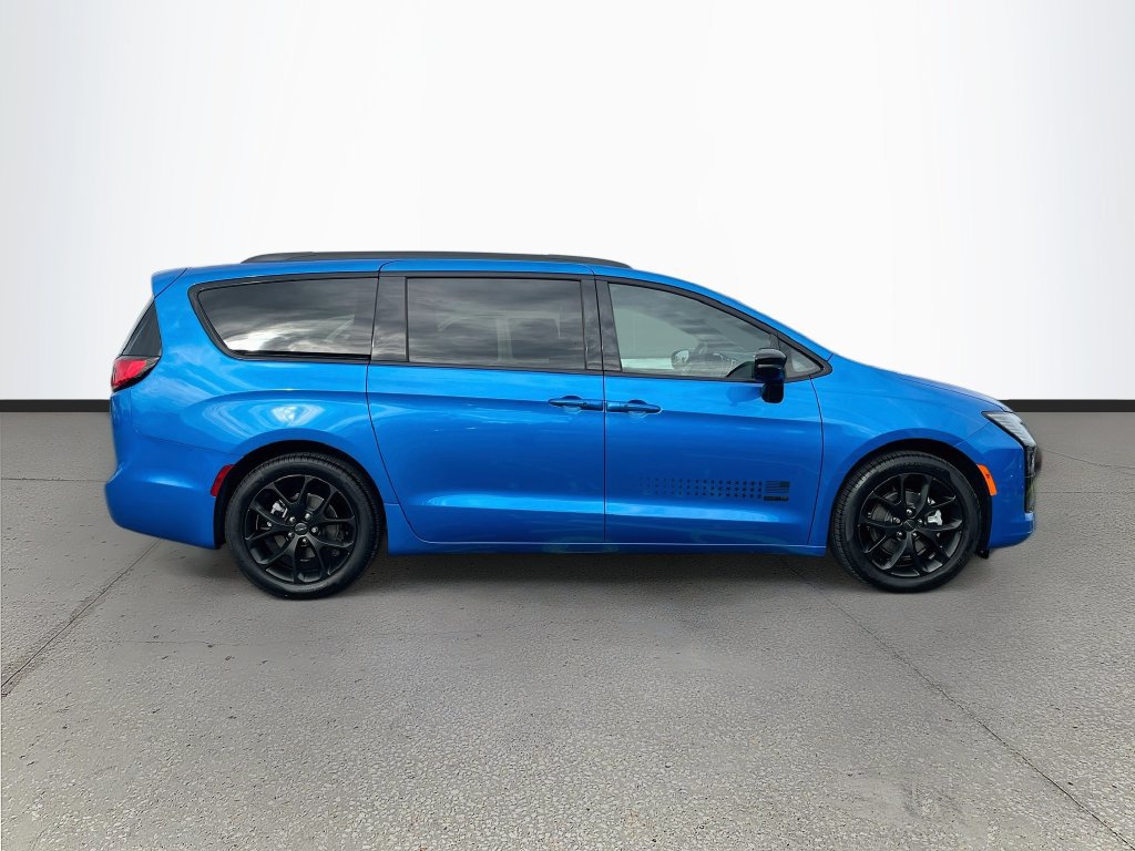 New 2027 Chrysler Pacifica Select FWD image 8