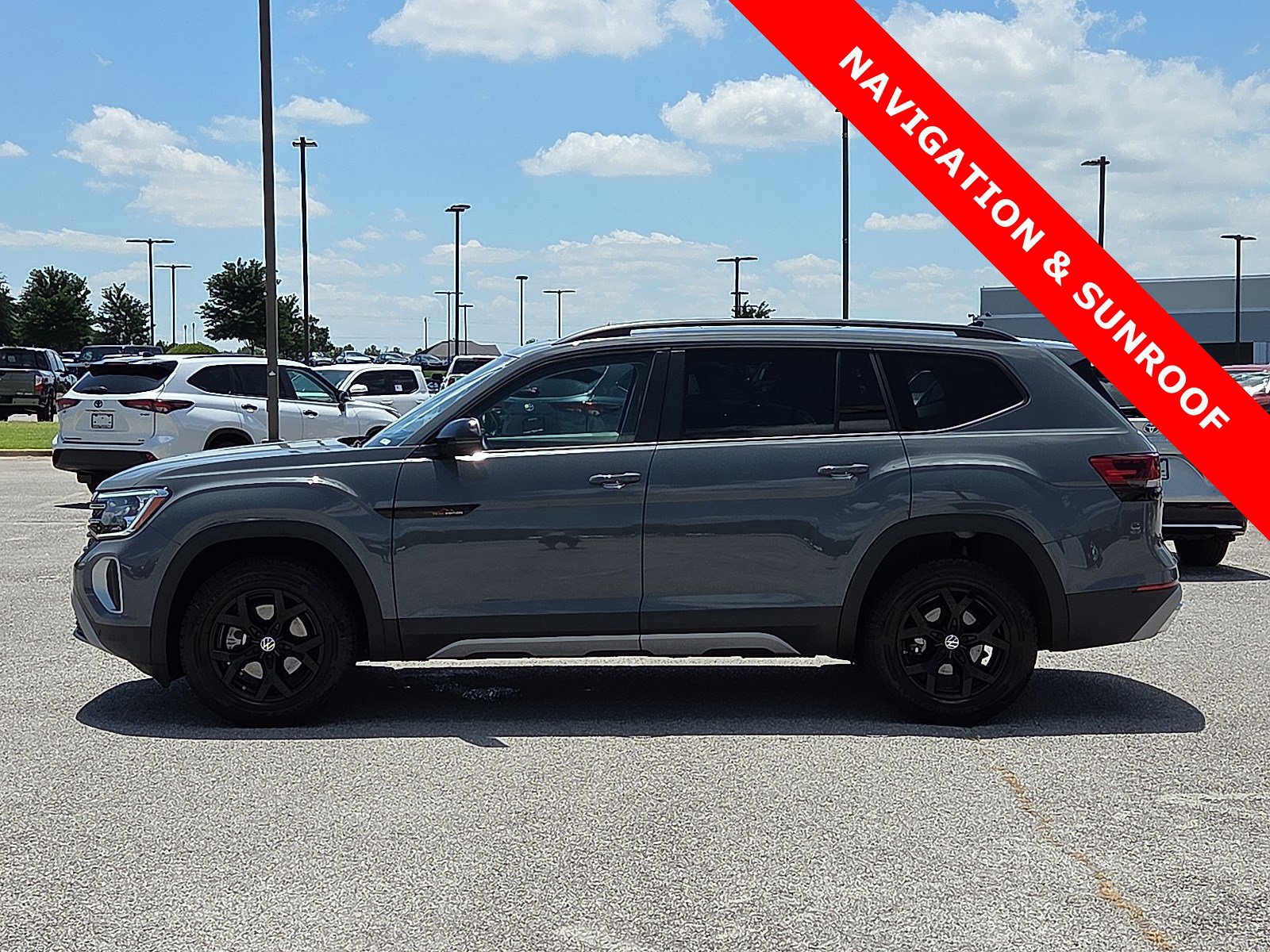 Used 2024 Volkswagen Atlas Peak Edition SEL image 3