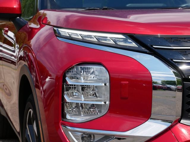 Used 2024 Mitsubishi Outlander SE AWD/4WD image 14