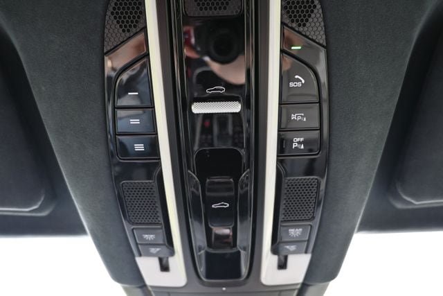 Used 2021 Porsche Cayenne Turbo S AWD/4WD image 33