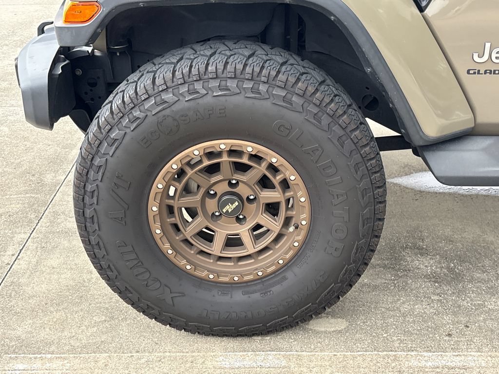 Used 2020 Jeep Gladiator Overland AWD/4WD image 12