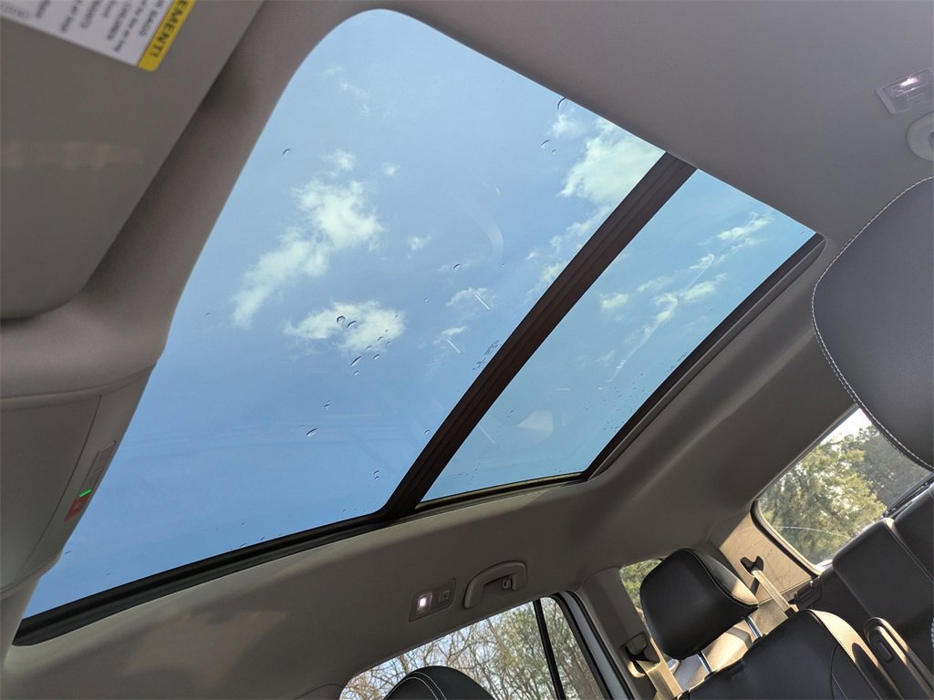 Certified 2023 Volkswagen Atlas SEL R-Line image 20