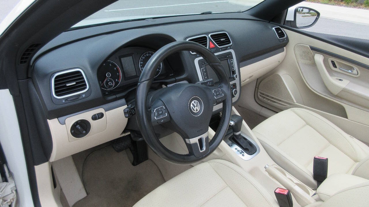 Used 2011 Volkswagen Eos Komfort FWD image 10
